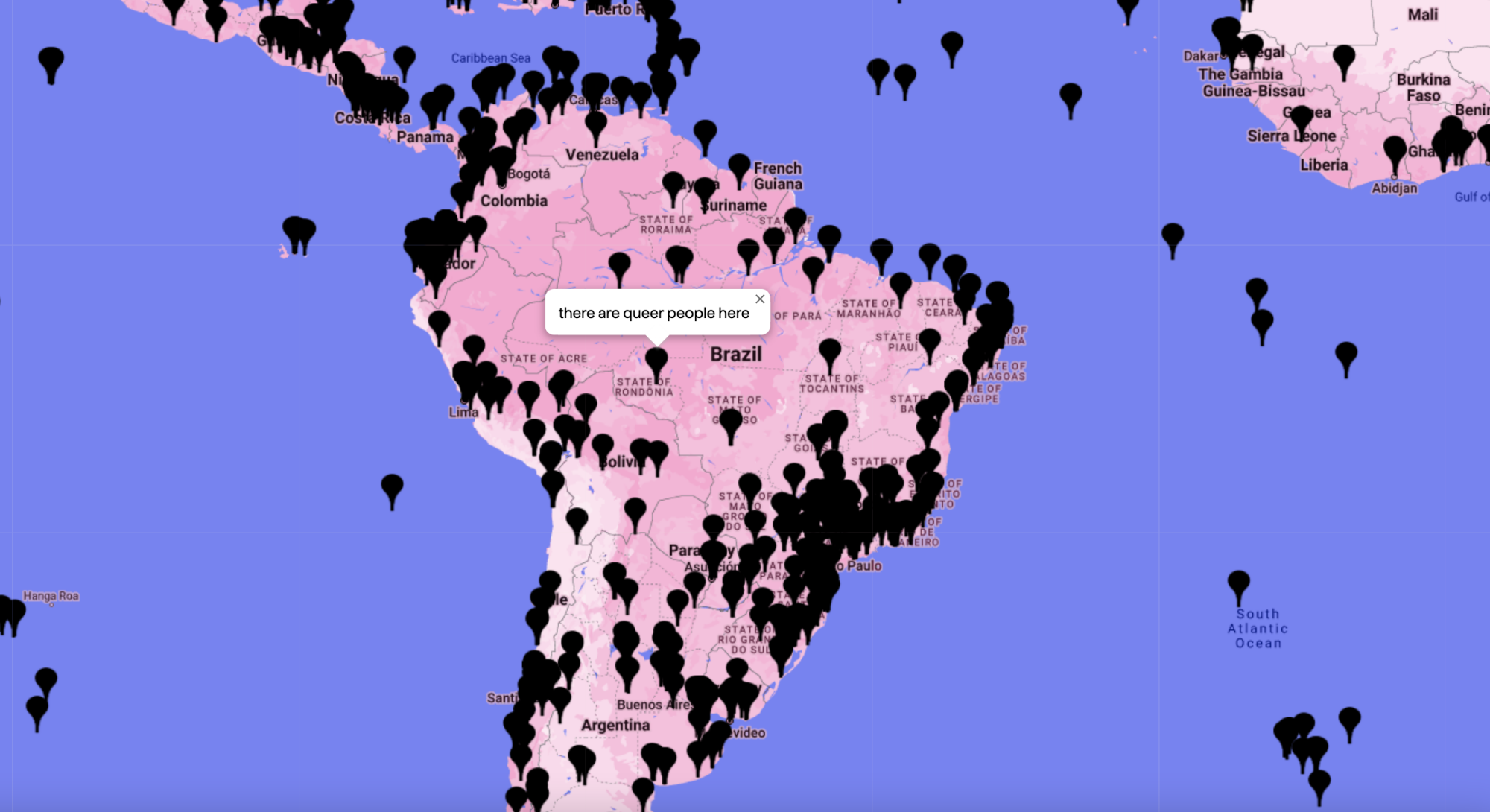 Une capture d'écran du site Web Queering the Map.  Une fenêtre pop-up au Brésil indique, 