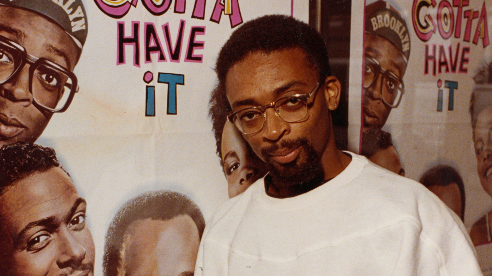 Spike Lee, le réalisateur de She's Gotta Have It, pose au Greenwich Village Theatre de New York le 28 septembre 1986. 