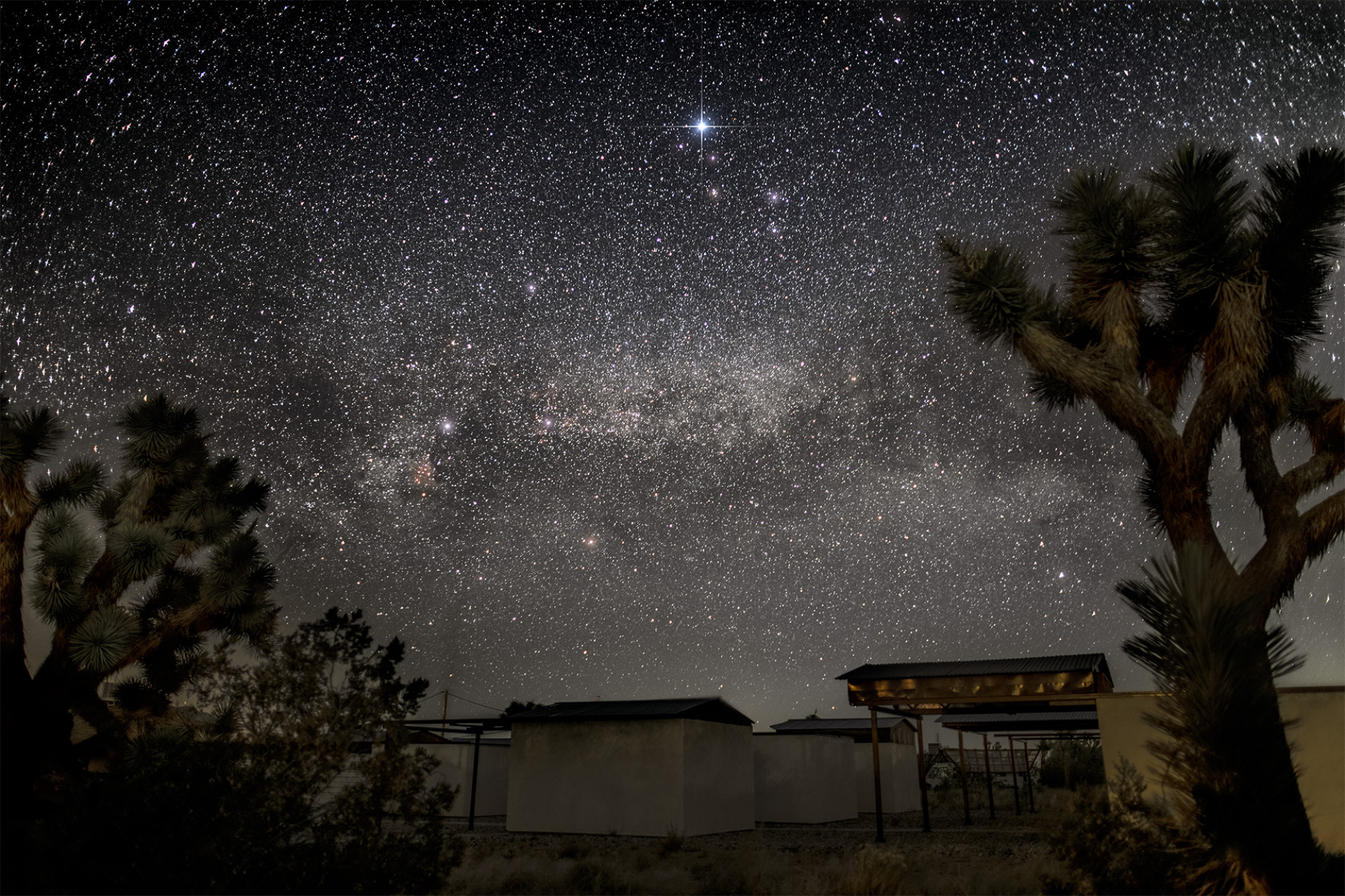 ciel étoilé au-dessus du désert de Mojave