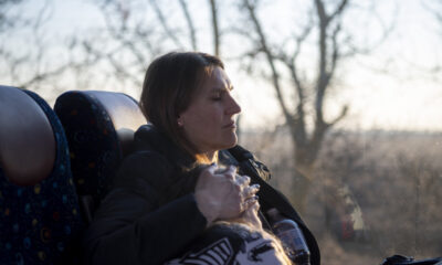 Des photos des frontières ukrainiennes déchirées par la guerre dépeignent la douleur silencieuse du déplacement