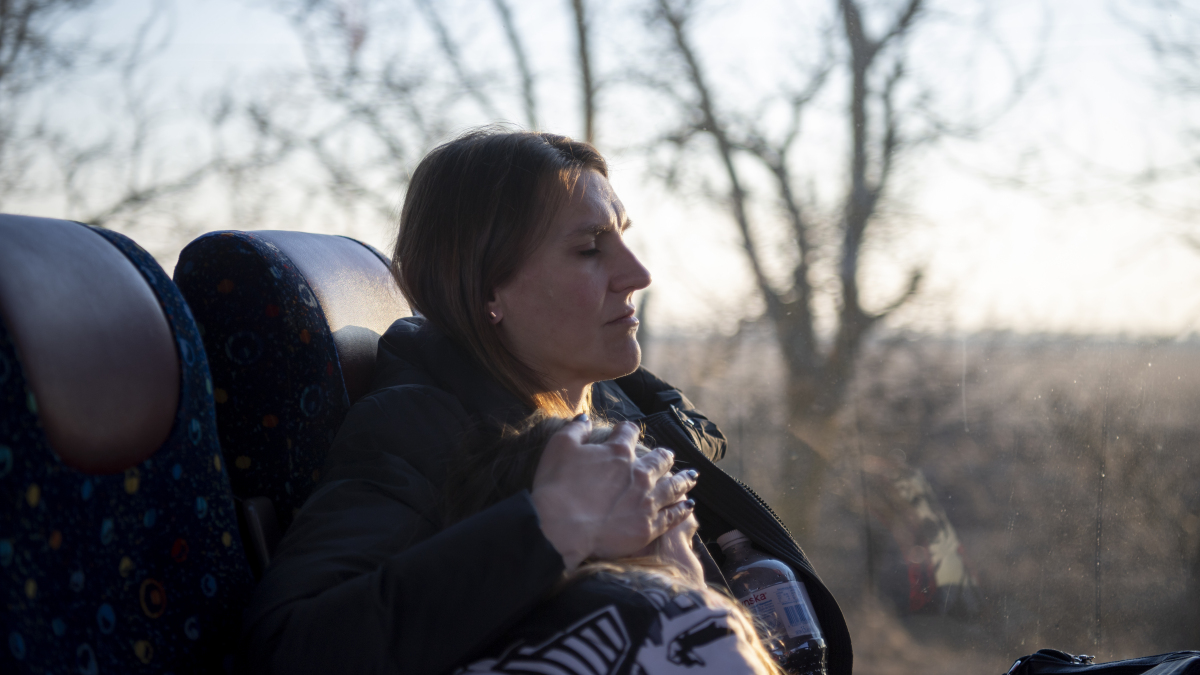 Des photos des frontières ukrainiennes déchirées par la guerre dépeignent la douleur silencieuse du déplacement