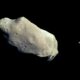Comment les scientifiques trouvent les gros astéroïdes qui peuvent menacer la Terre