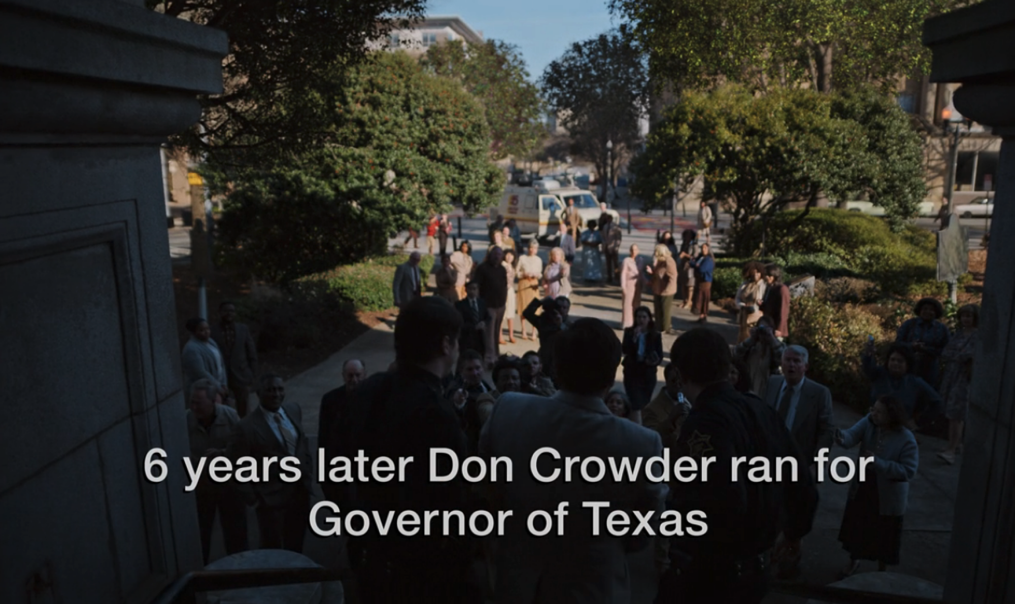 Une capture d'écran de Hulu "Bonbons" qui lit "6 ans plus tard, Don Crowder s'est présenté comme gouverneur du Texas."