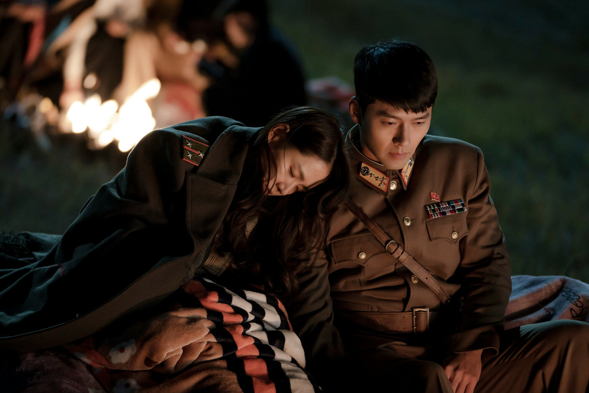 Une photo de Se-ri (Son Ye-jin) et Jeong-hyeok (Hyun Bin) dans Crash Landing On You.