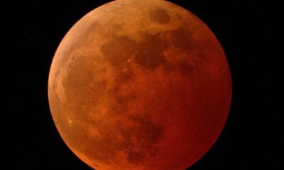 Comment voir une étrange lune rouge dans le ciel ce week-end