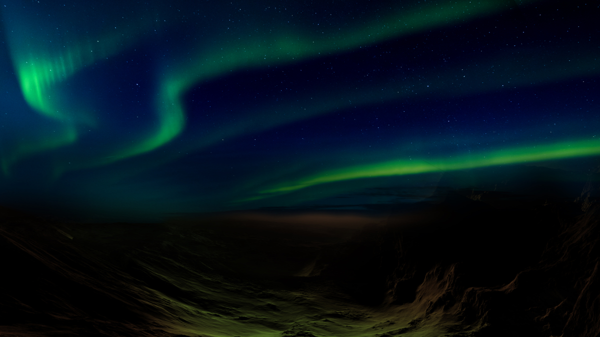 Le ciel de Mars reçoit une mystérieuse aurore verte ressemblant à un ver géant