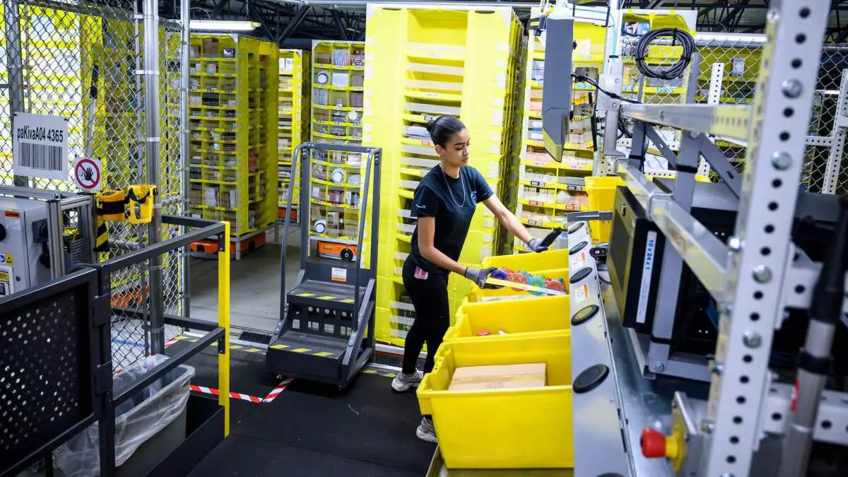 Amazon accepte d'autoriser l'accès téléphonique permanent aux employés de l'entrepôt