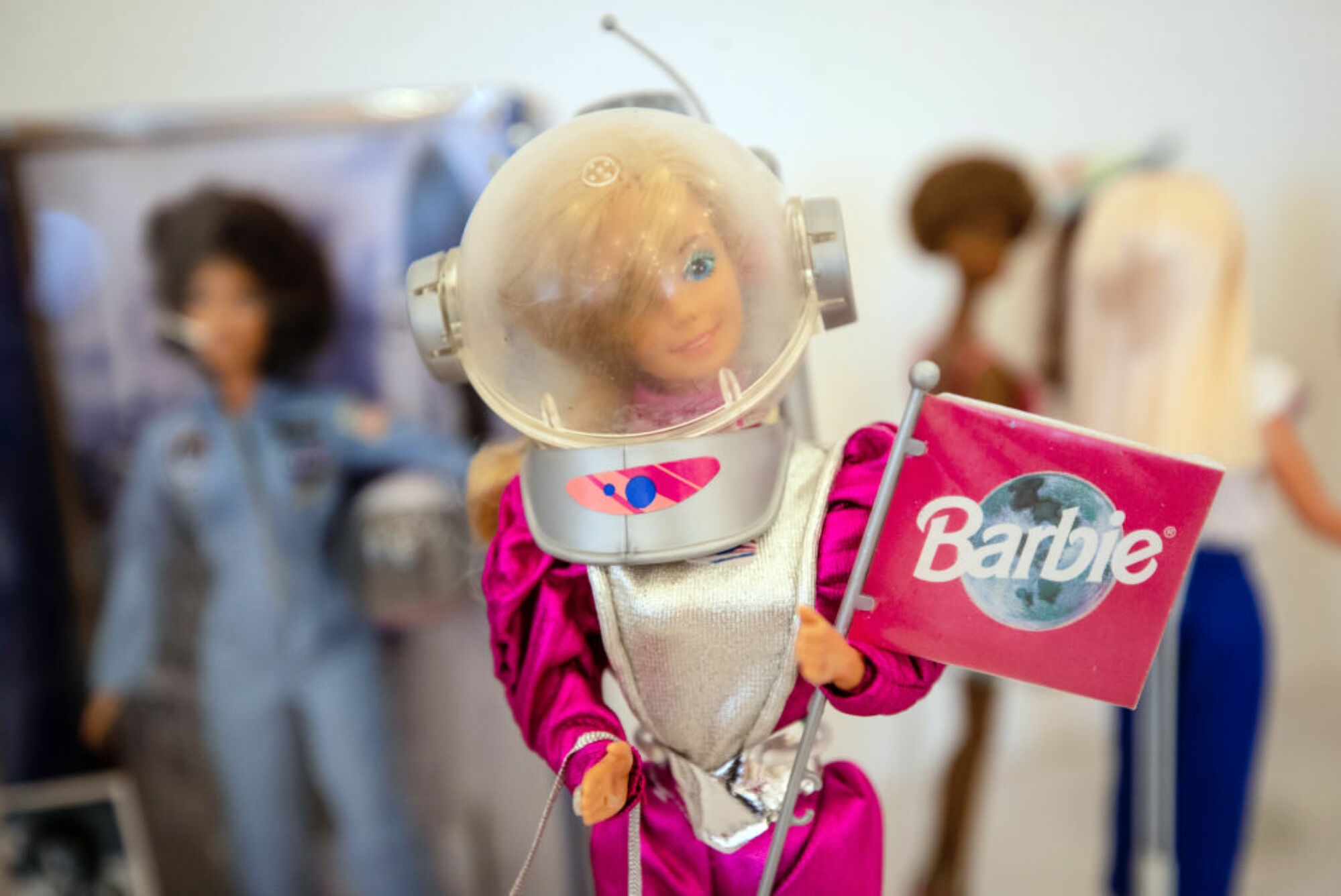 Barbie portant une tenue d'astronaute des années 1980