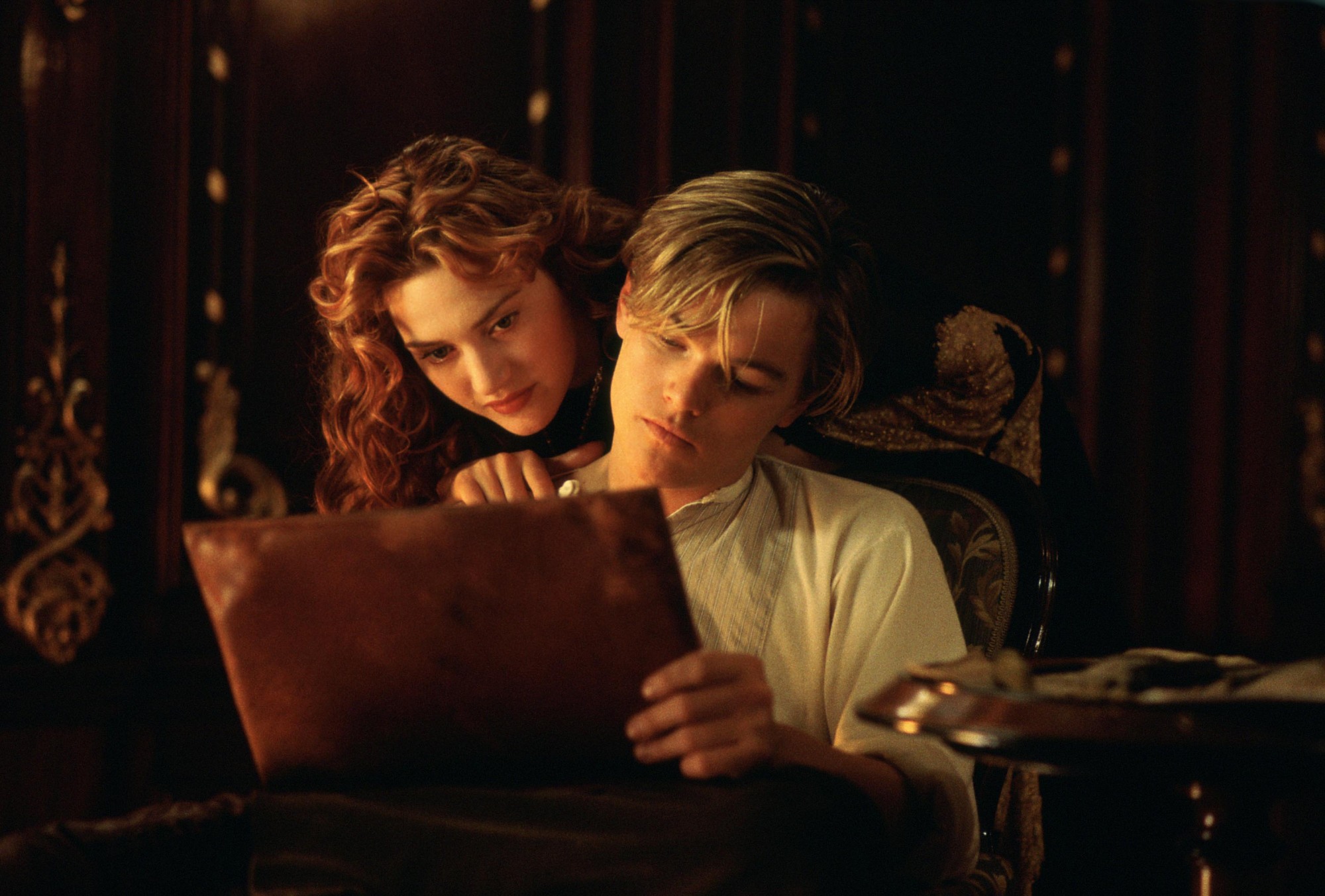 Kate Winslet et Leonardo DiCaprio dans 