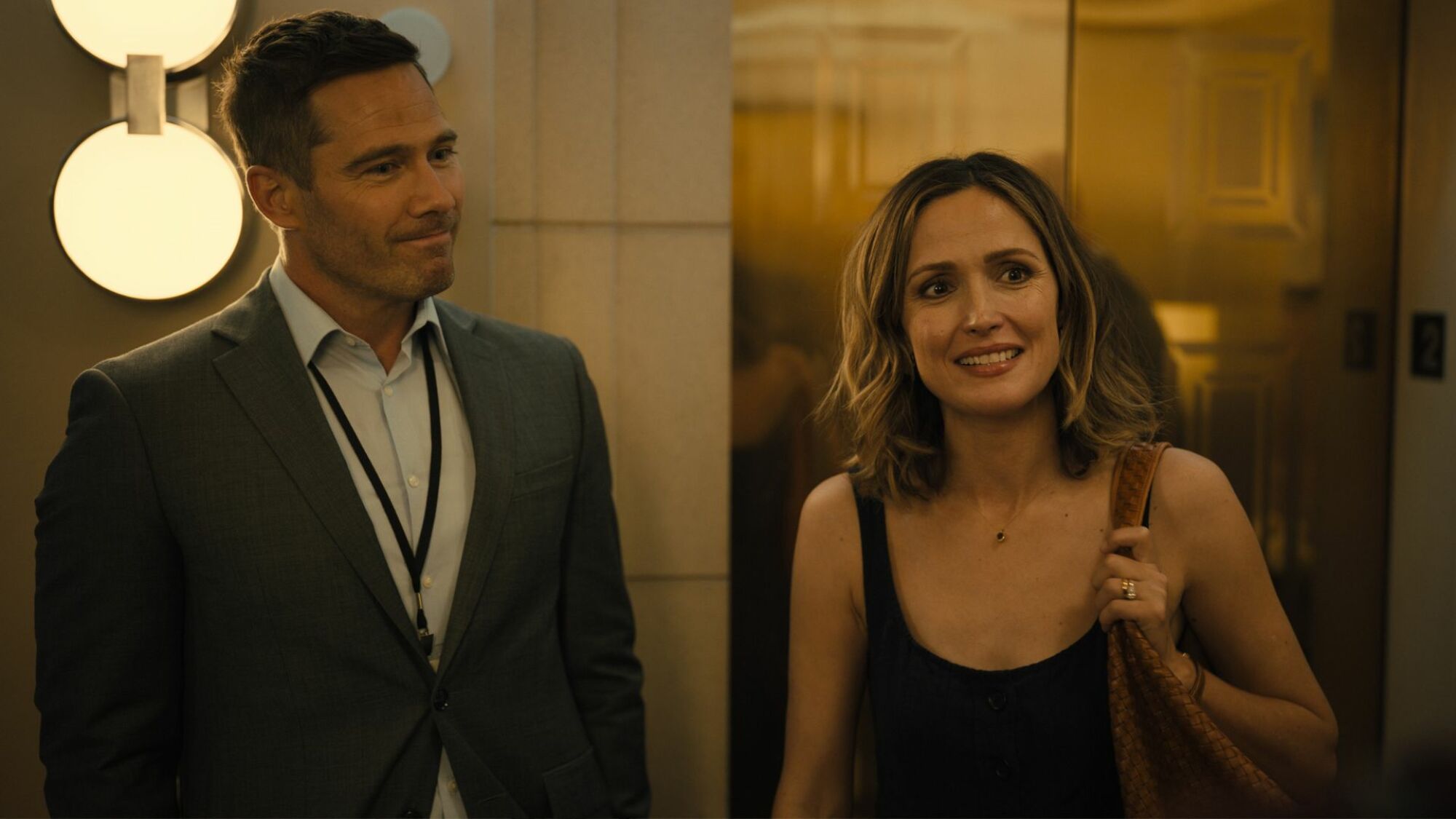 Luke MacFarlane et Rose Byrne jouent les conjoints dans 