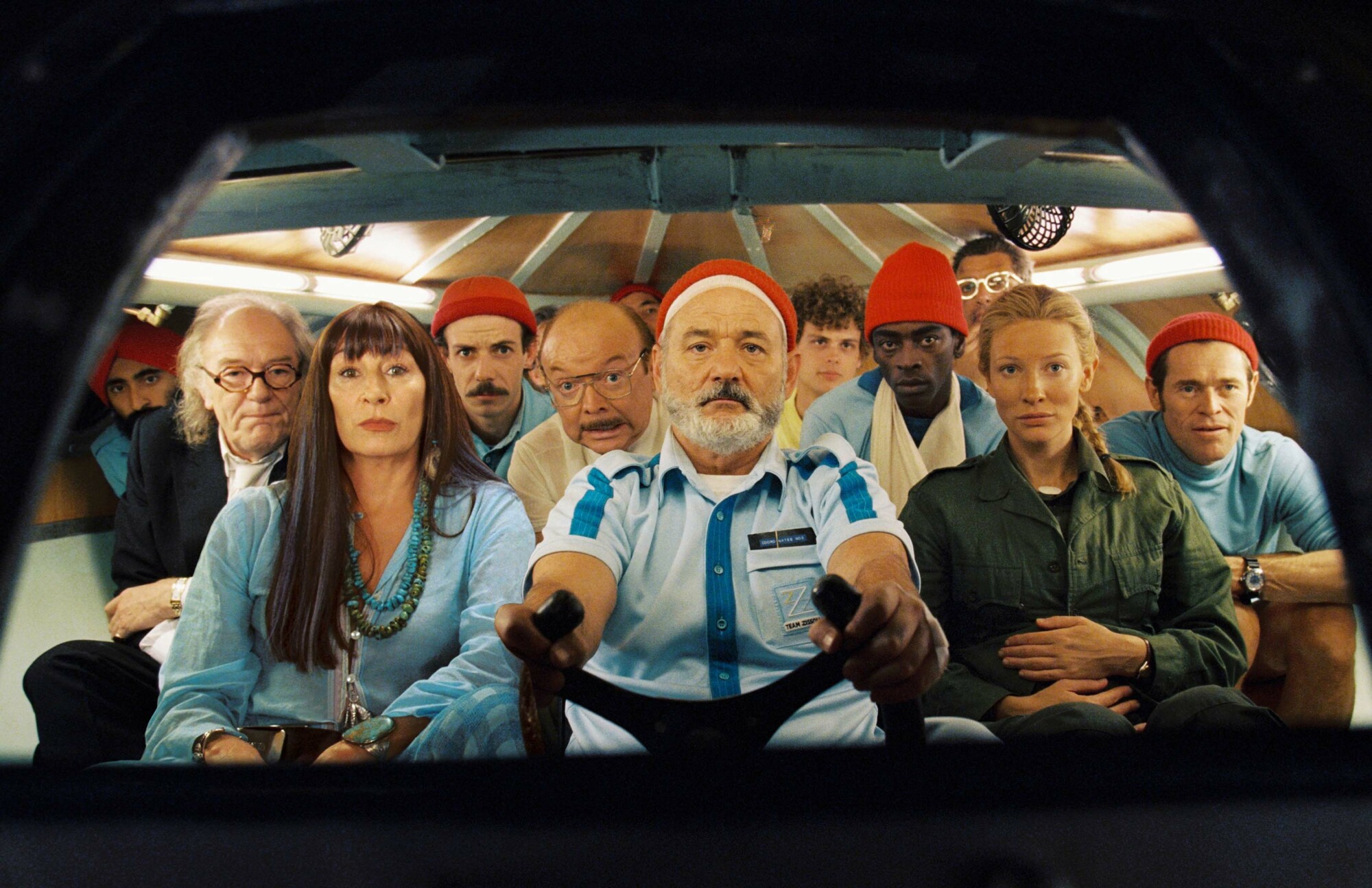 Le casting de The Life Aquatic With Steve Zissou, avec Bill Murray au centre.