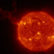 Un arc de plasma gonflé jaillit du soleil dans cette image unique en son genre