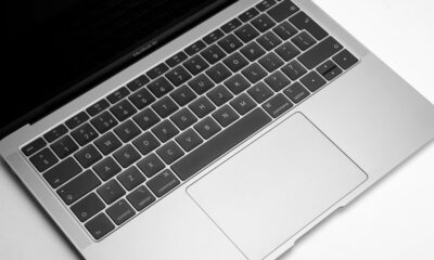 Apple accepte un règlement de 50 millions de dollars sur les anciens claviers papillon défectueux de MacBook