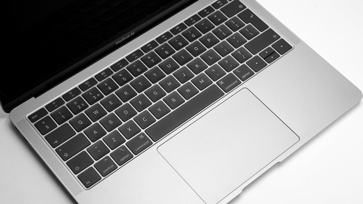 Apple accepte un règlement de 50 millions de dollars sur les anciens claviers papillon défectueux de MacBook