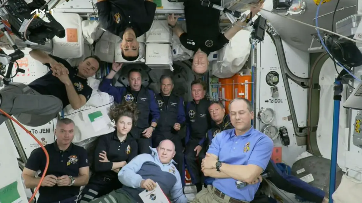 Des astronautes privés accostent puis se pressent sérieusement sur la station spatiale