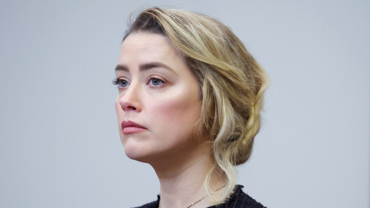 Internet déteste Amber Heard.  C'est terrible pour les victimes de violence domestique.