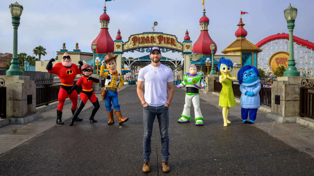 La réponse de Chris Evans à ces photos Disney de lui semblant photoshoppées est A +