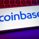 L'ancien directeur de Coinbase, 2 autres, accusés de délit d'initié crypto après avoir tenté de fuir le pays