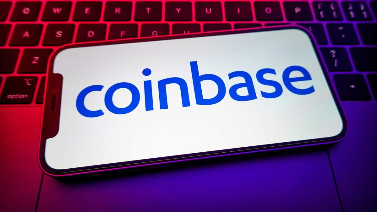 L'ancien directeur de Coinbase, 2 autres, accusés de délit d'initié crypto après avoir tenté de fuir le pays