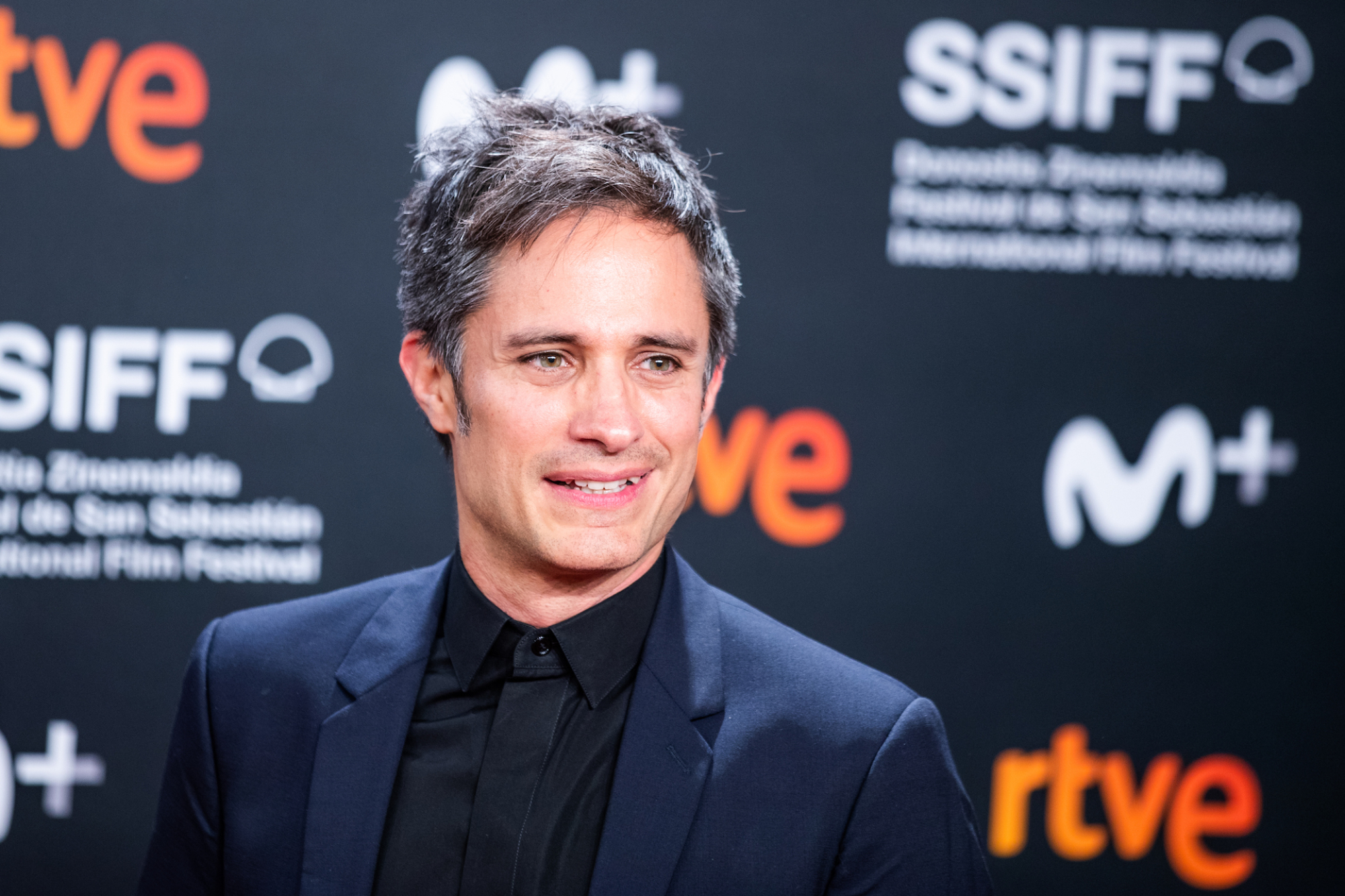 Gael Garcia Bernal assiste au tapis rouge du Donostia Award lors du 67e Festival international du film de San Sebastian le 27 septembre 2019 à San Sebastian, Espagne