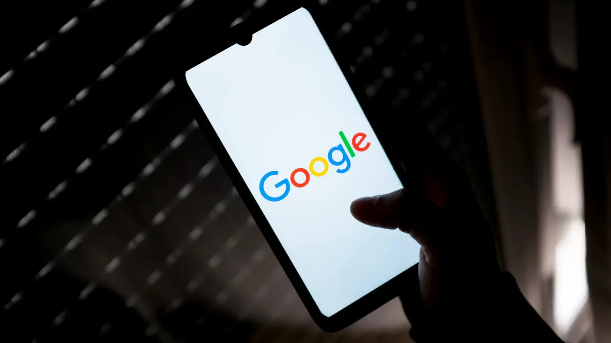 Le nouveau label Google « hautement cité » se concentre sur la lutte contre la désinformation, en mettant en évidence les rapports originaux