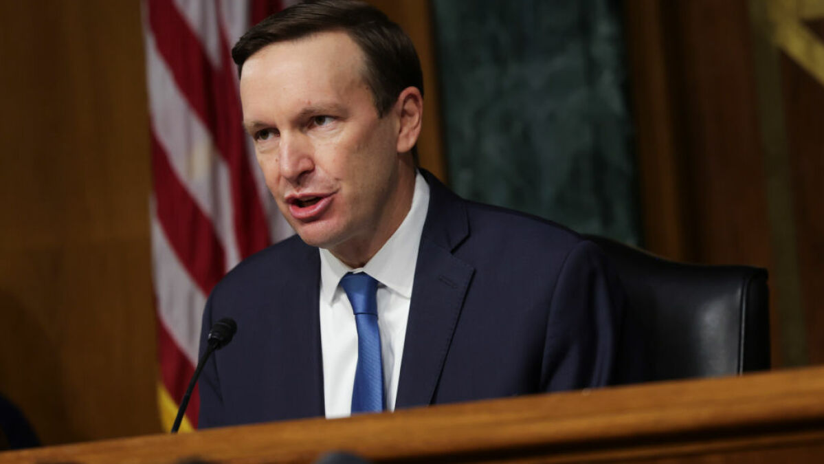 Le sénateur Chris Murphy demande au Congrès de contrôler les armes à feu dans un discours percutant