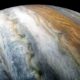 Le vaisseau spatial de la NASA zoome sur les nuages ​​tourbillonnants de Jupiter à 131 000 mph