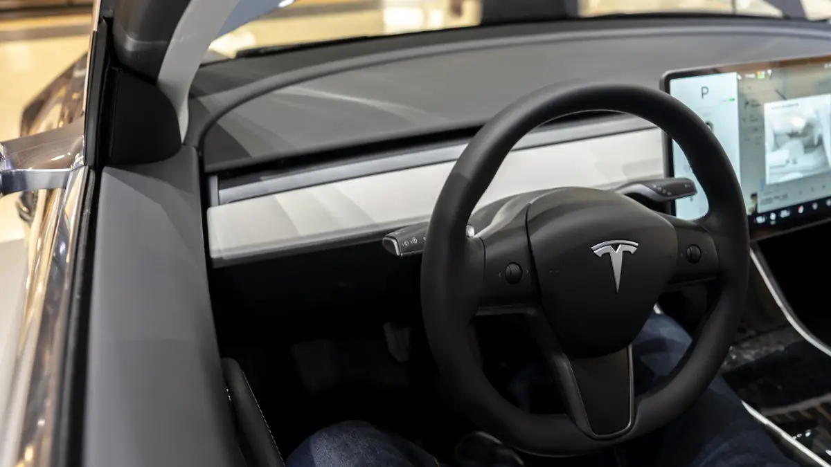 Les conducteurs de Tesla ne pourront plus effrayer les piétons avec Boombox