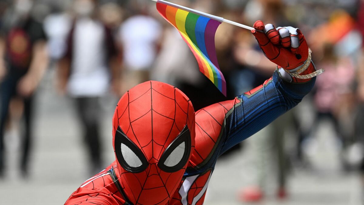 Nexus Mods corps troll qui a retiré les drapeaux Pride du jeu 'Spider-Man'