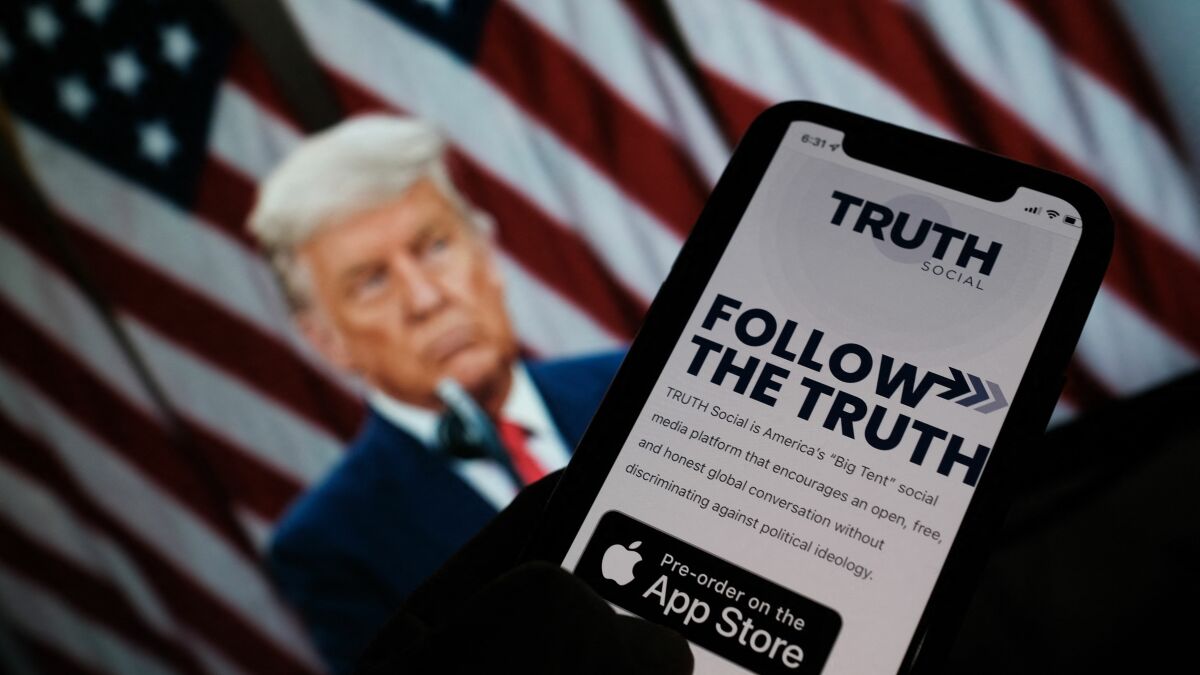 Trump partage le premier message "Truth Social" et... il ressemble exactement à Twitter