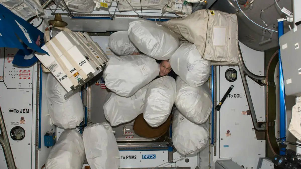 Voir les déchets des astronautes filer dans l'espace avant sa fin ardente