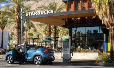 Volvo propose la recharge rapide des véhicules électriques dans les magasins Starbucks