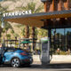 Volvo propose la recharge rapide des véhicules électriques dans les magasins Starbucks