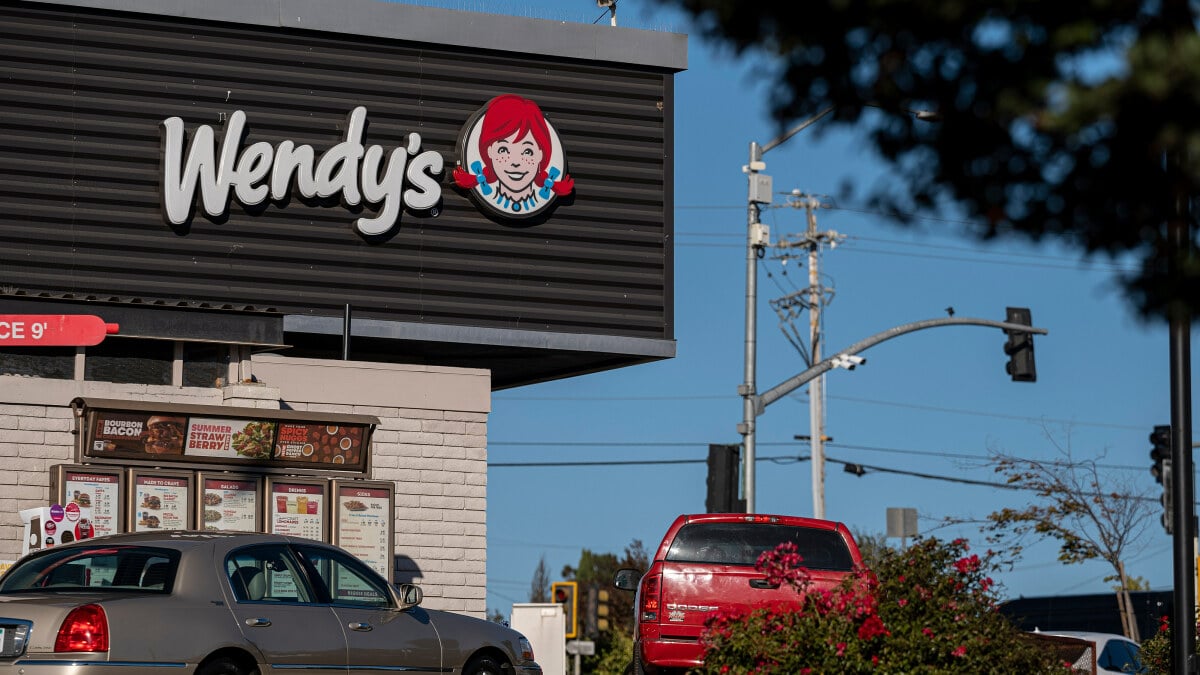 Wendy's commencera à utiliser un chatbot IA pour prendre les commandes au volant