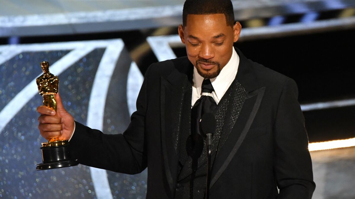 Will Smith remporte l'Oscar du meilleur acteur après un moment tendu avec Chris Rock