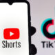 YouTube Shorts dit avoir 1,5 milliard d'utilisateurs mensuels.  Ce sont des numéros de type TikTok.