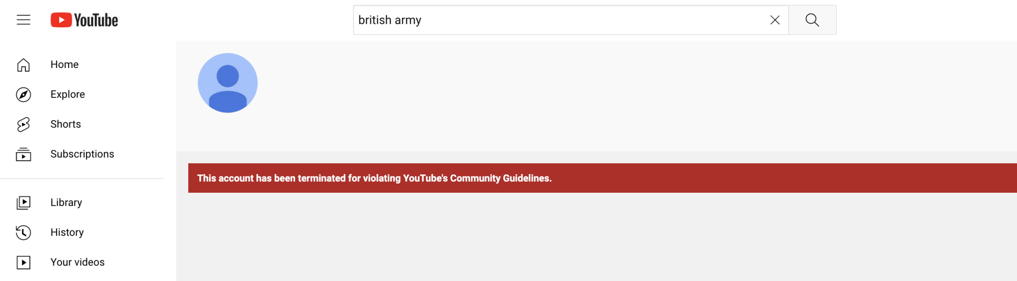 Une capture d'écran de YouTube montrant les mots "armée britannique" dans la barre de recherche et le message "Ce compte a été clôturé pour non-respect du règlement de la communauté YouTube."