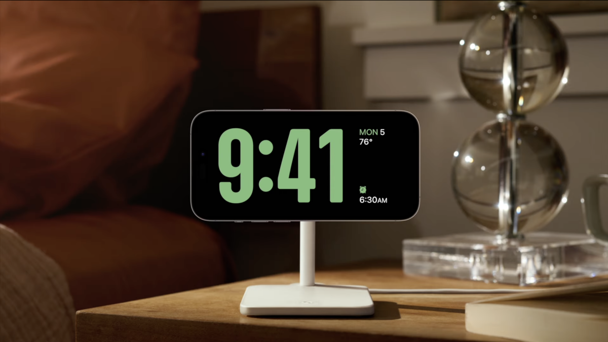 La veille dans iOS 17 transformera votre iPhone en un moniteur en direct toujours allumé
