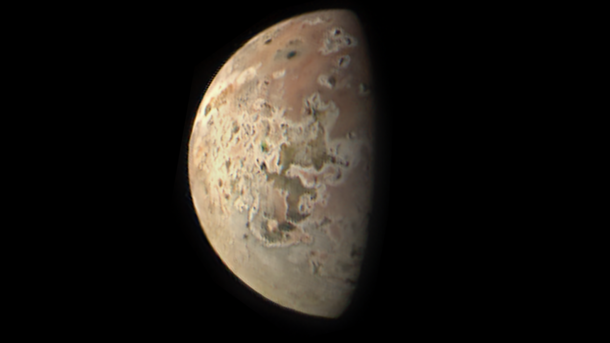 La lune Io de Jupiter, photographiée par le vaisseau spatial Juno de la NASA le 16 mai 2023.