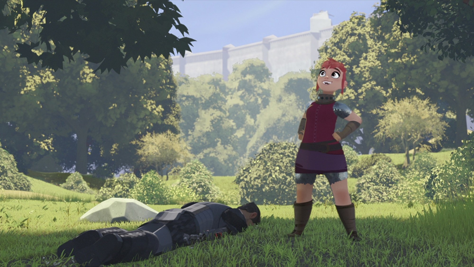 Une jeune fille aux cheveux roses se tient debout avec ses mains sur ses hanches en signe de triomphe, tandis qu'un chevalier en armure noire est allongé face contre terre dans l'herbe à côté d'elle.