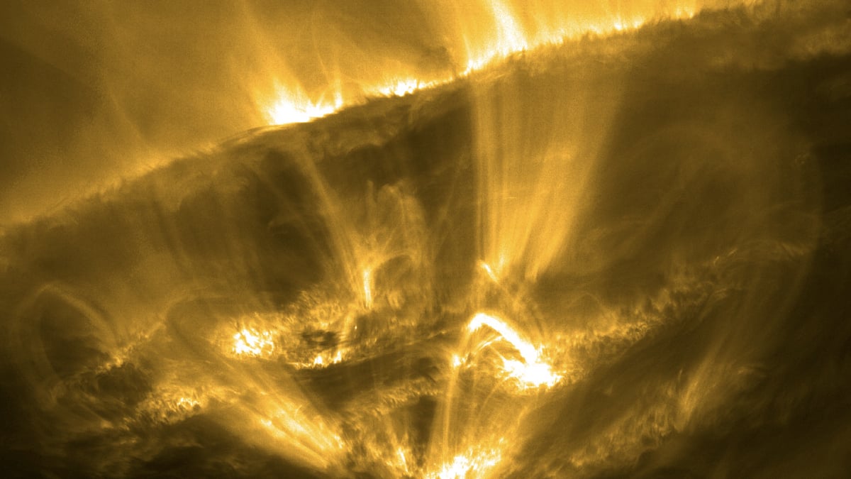 Le soleil se couvre en fait d'étoiles filantes colossales