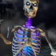 Le squelette bien-aimé de 12 pieds de Home Depot est de retour en ligne pour la dernière fois cette année