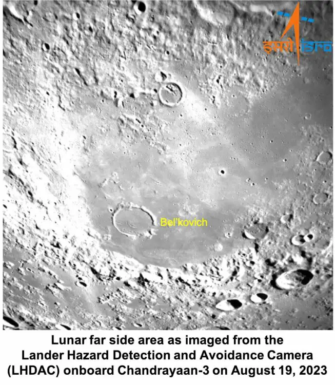 Ce paysage lunaire a été pris par une caméra qui aidera l'Inde à trouver un point d'atterrissage sûr – sans rochers ni tranchées profondes – pendant sa descente.