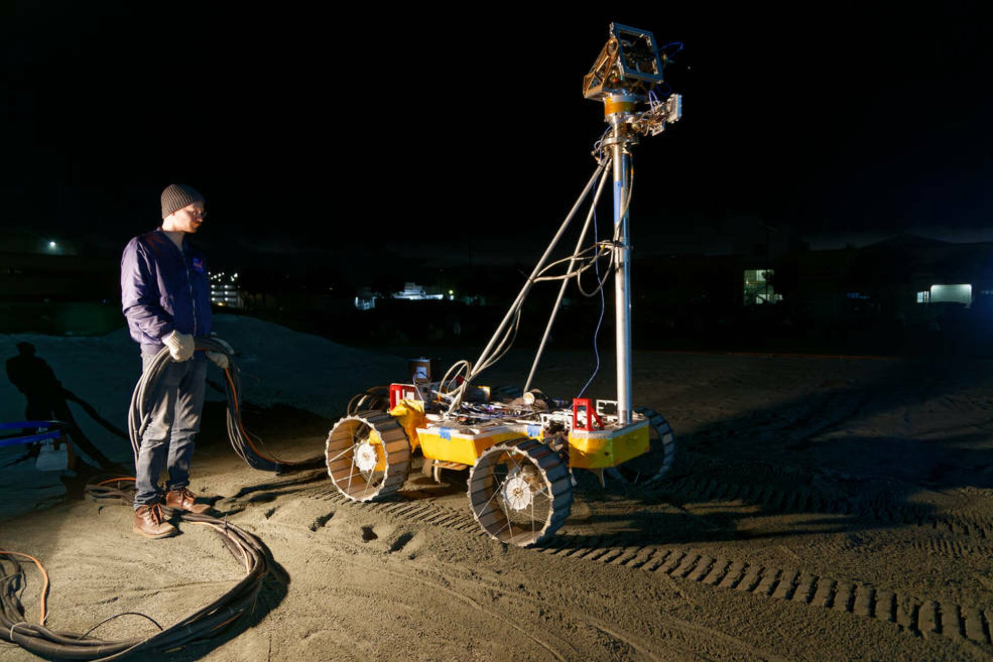 Des ingénieurs testent le rover VIPER de la NASA