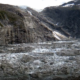 Des images intenses du gouvernement montrent ce qui a déclenché une explosion glaciaire en Alaska