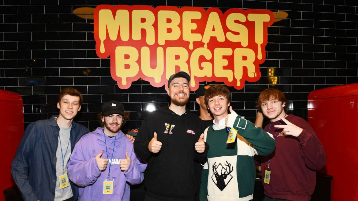 MrBeast a poursuivi son partenaire de restaurant pour 10 millions de dollars.  Ils le poursuivent pour 100 millions de dollars.