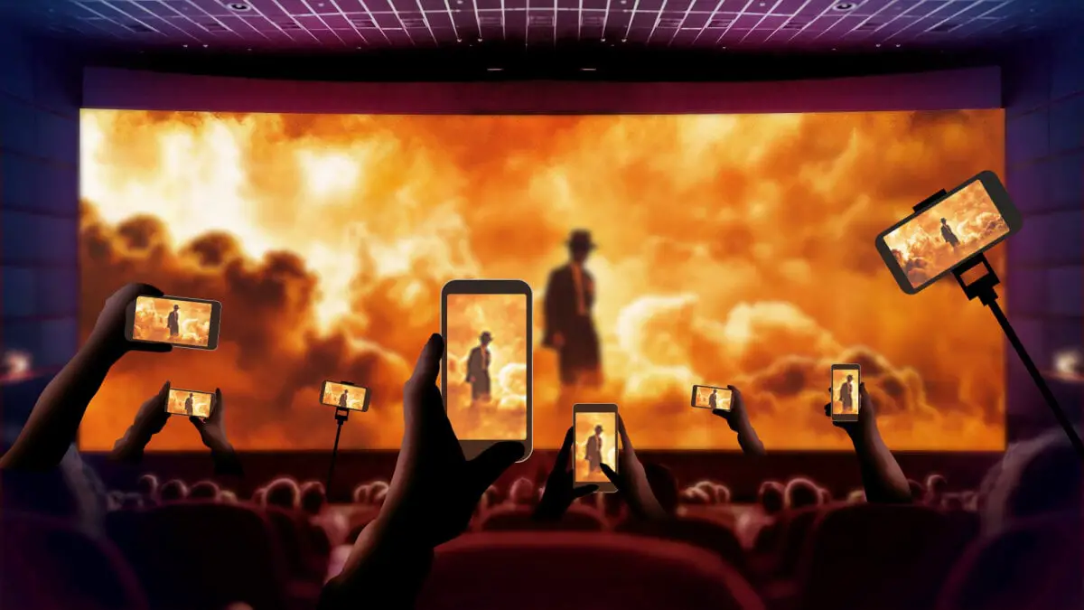 Pourquoi tout le monde utilise-t-il son téléphone dans les salles de cinéma ?