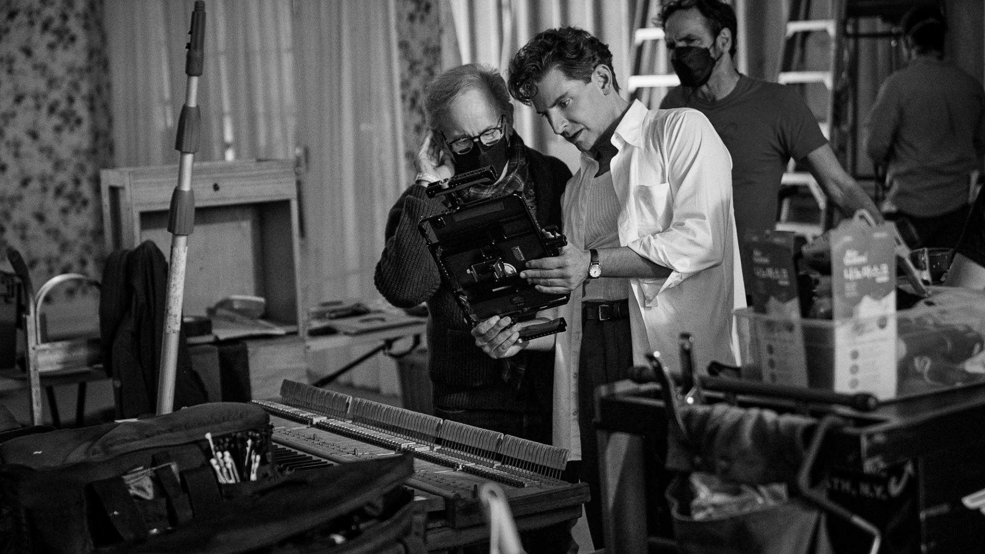 Bradley Cooper et Steven Spielberg envisagent une caméra pour réaliser le film "Maestro"
