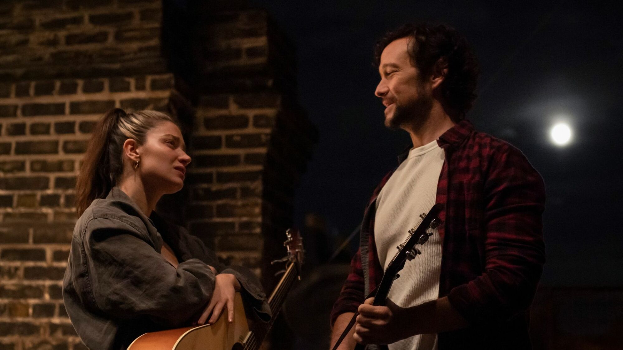 Eve Hewson et Joseph Gordon-Levitt jouent dans "Flora and Son".