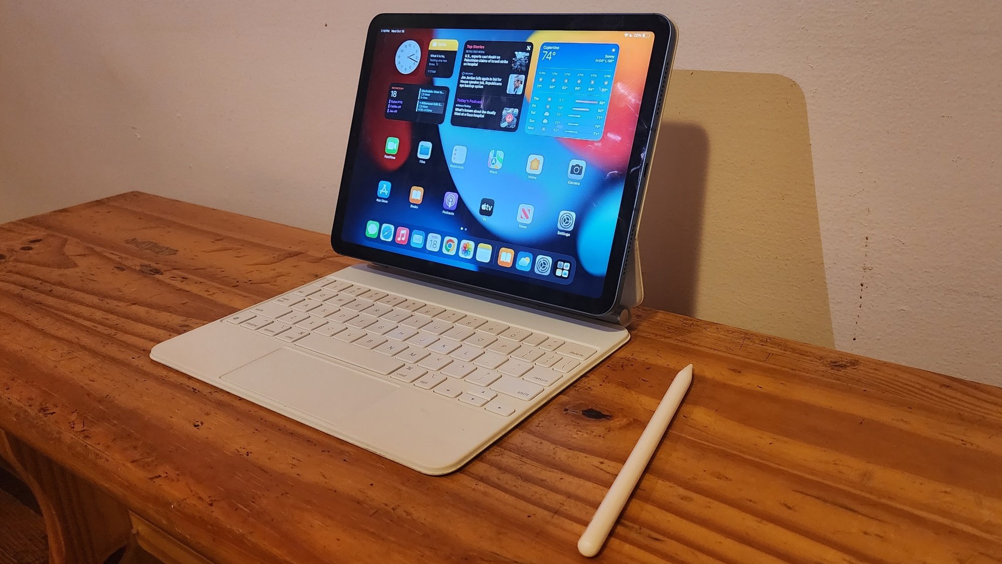 Apple iPad Air (5e génération) sur un banc